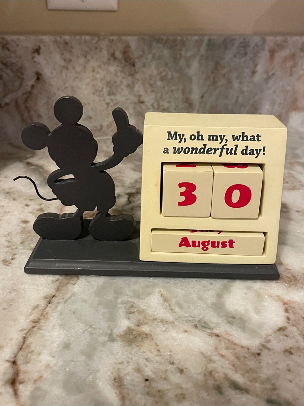 Hallmark Mickey Desk Calendar My Oh My What a Wonderful Day!